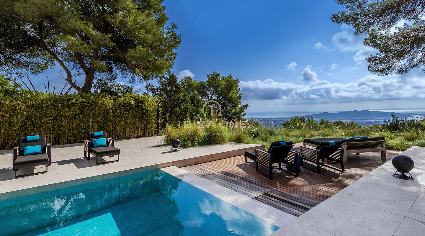 Villa de luxe contemporaine et moderne à Ibiza avec vue spectaculaire sur la mer et la campagne à vendre, Ibiza