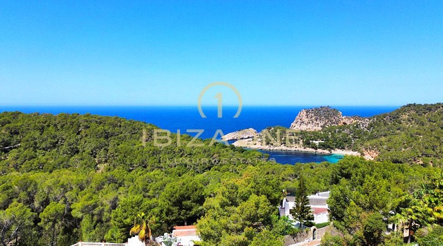 Villa de luxe moderne avec vue spectaculaire sur la mer à vendre, Ibiza