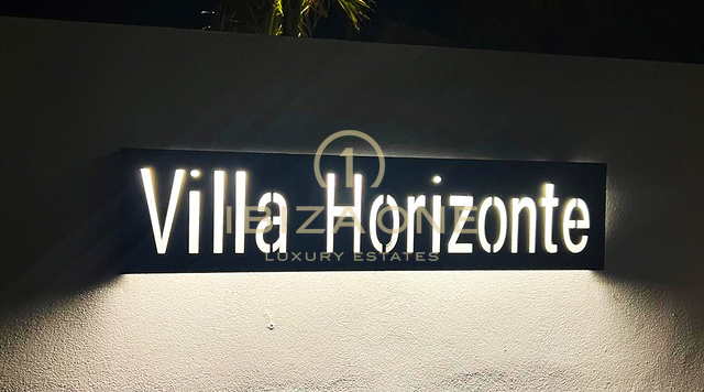 Villa de luxe moderne avec vue spectaculaire sur la mer à vendre, Ibiza