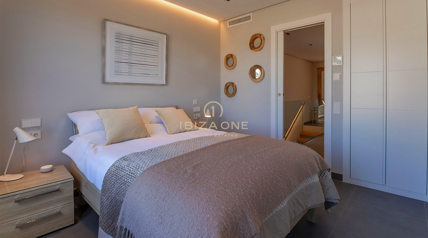 Villa de luxe moderne à proximité de la plage de sable de Talamanca à vendre - RÉSERVÉ