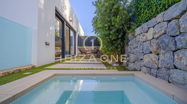 Villa de luxe moderne à proximité de la plage de sable de Talamanca à vendre - RÉSERVÉ