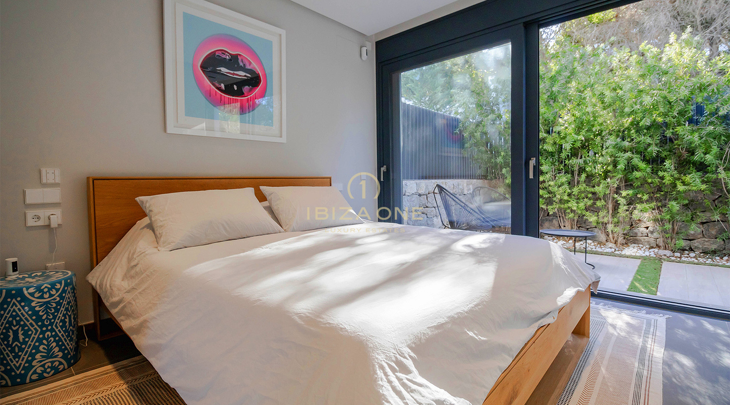 Moderne Luxusvilla in der Nähe des Sandstrandes Talamanca zu verkaufen -RESERVIERT