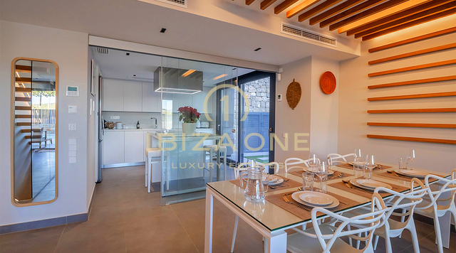 Villa de luxe moderne à proximité de la plage de sable de Talamanca à vendre - RÉSERVÉ