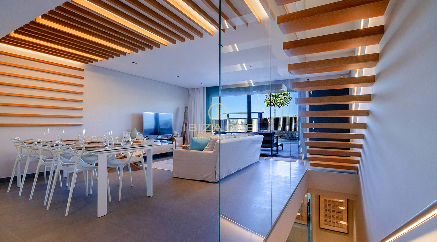 Moderne Luxusvilla in der Nähe des Sandstrandes Talamanca zu verkaufen -RESERVIERT