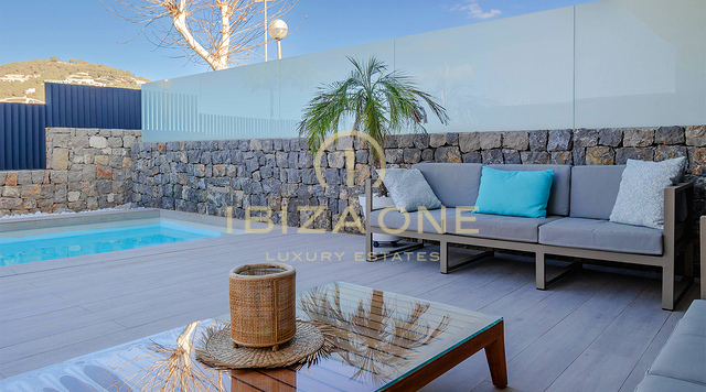 Villa de luxe moderne à proximité de la plage de sable de Talamanca à vendre - RÉSERVÉ