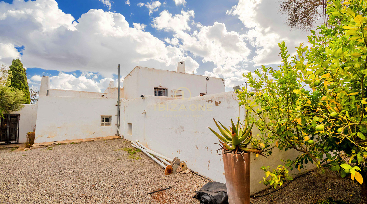 Enchanting and spacious 1900s finca in Santa Gertrudis for sale, Ibiza