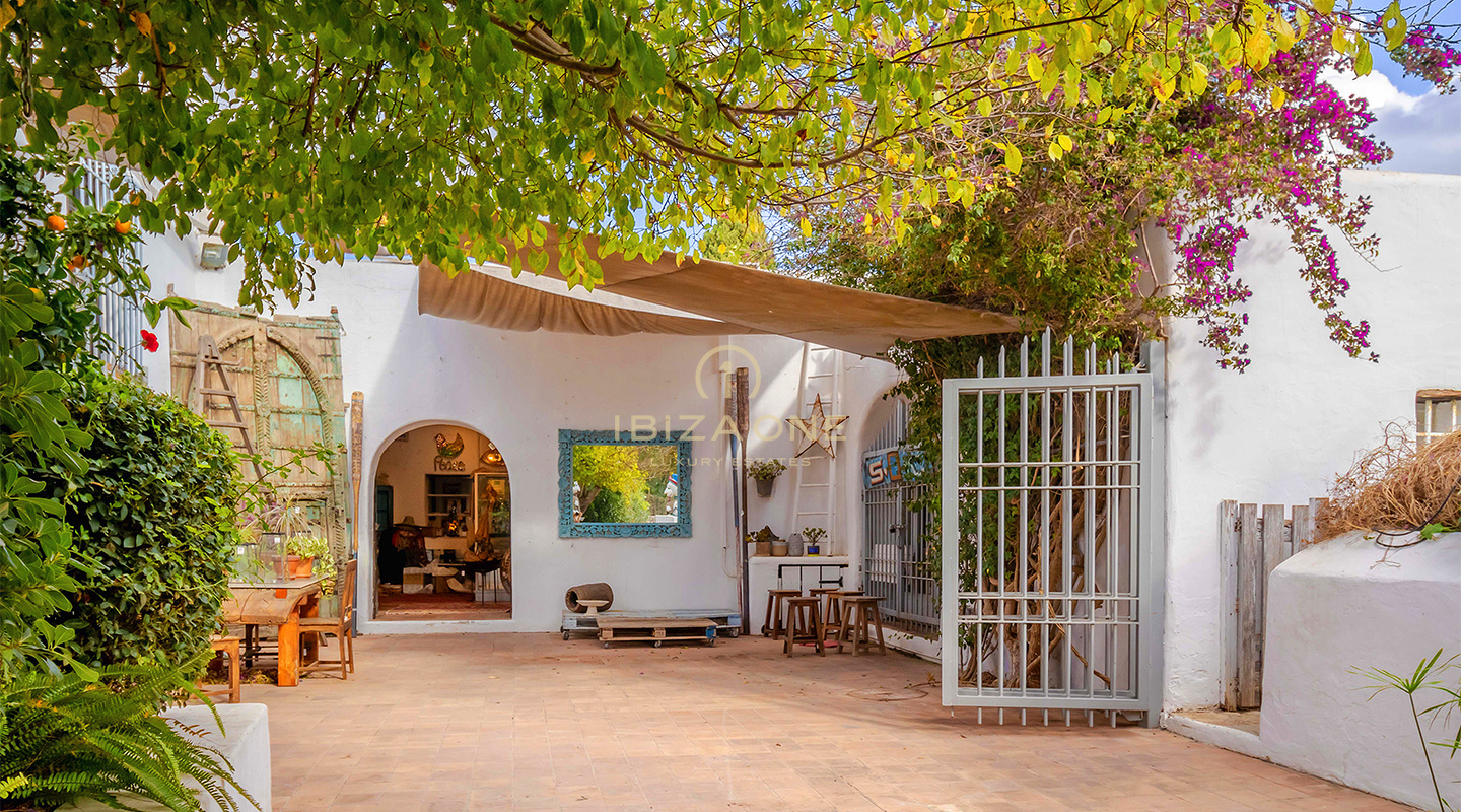 Finca enchanteresse et spacieuse des années 1900 à Santa Gertrudis à vendre, Ibiza