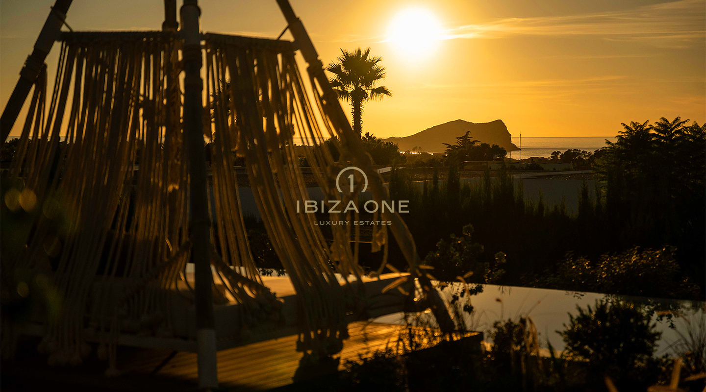 Luxusvilla mit unvergesslichem Blick auf den Sonnenuntergang über dem Meer zu vermieten, Ibiza