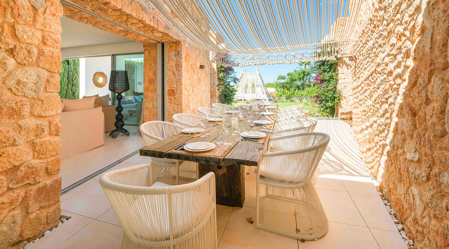 Villa de lujo con inolvidables vistas al atardecer sobre el mar en alquiler, Ibiza