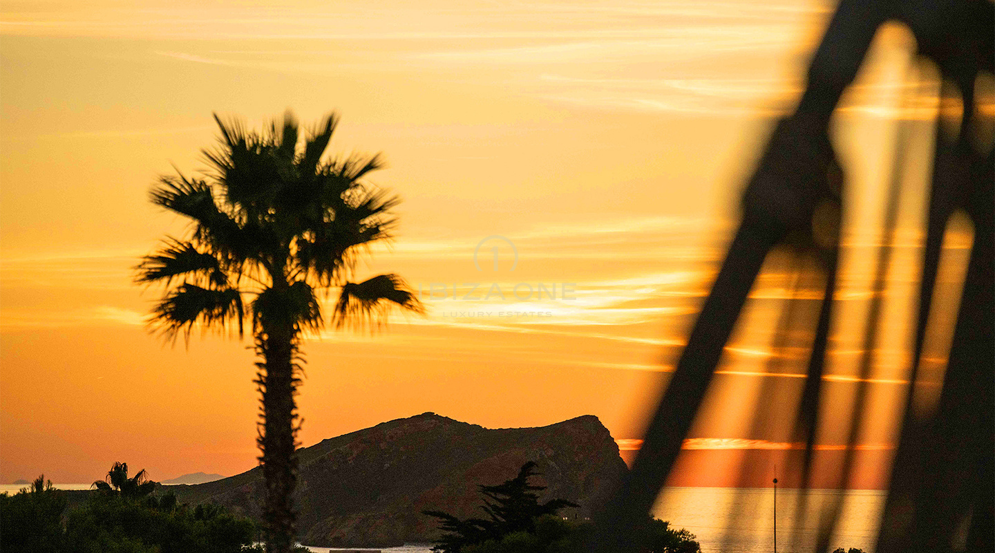 Villa de lujo con inolvidables vistas al atardecer sobre el mar en alquiler, Ibiza