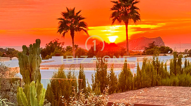 Villa de lujo con inolvidables vistas al atardecer sobre el mar en alquiler, Ibiza