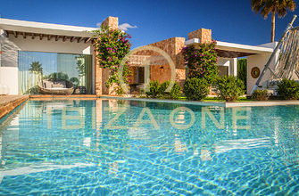 Villa Haven Comte - Nikki Baxter
