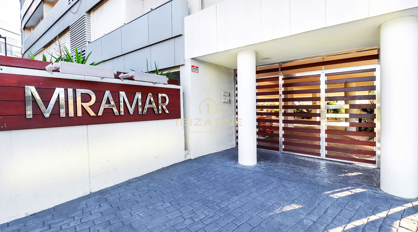 Piso de lujo en una ubicación privilegiada y el mejor edificio en los puertos deportivos de Ibiza en venta