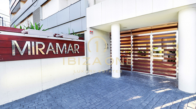 Piso de lujo en una ubicación privilegiada y el mejor edificio en los puertos deportivos de Ibiza en venta
