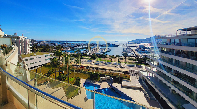 Luxury flat in the prime location and the best building at the marinas of Ibiza for sale