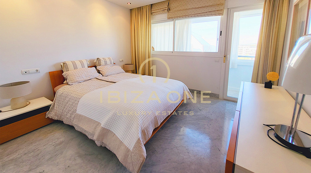 Luxury flat in the prime location and the best building at the marinas of Ibiza for sale