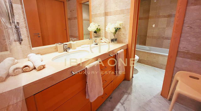 Luxury flat in the prime location and the best building at the marinas of Ibiza for sale