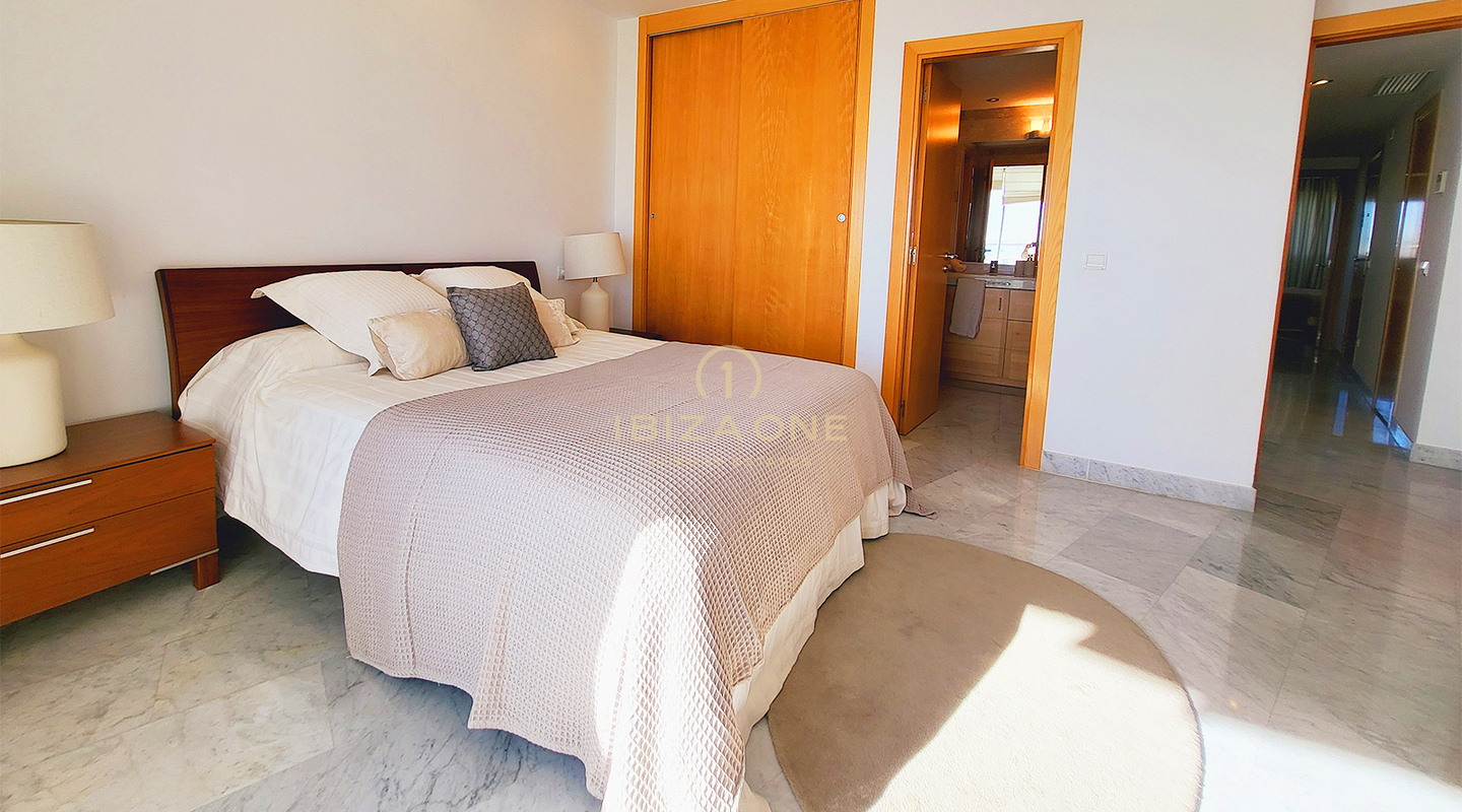 Luxury flat in the prime location and the best building at the marinas of Ibiza for sale