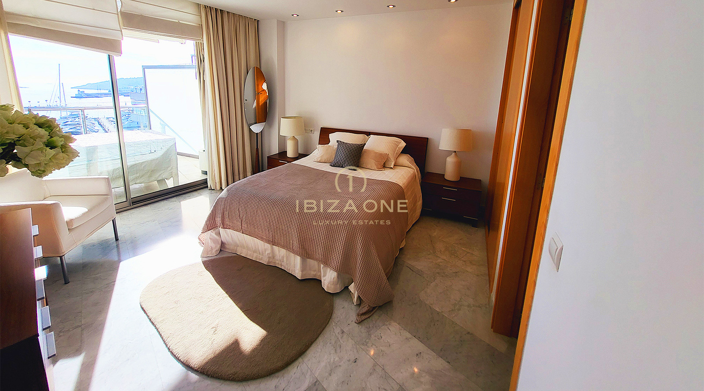 Luxuswohnung in bester Lage und im besten Gebäude an den Yachthäfen von Ibiza zu verkaufen