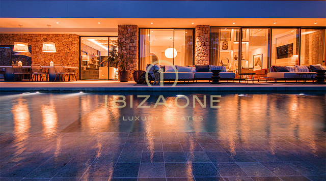 Prachtige luxe villa op Ibiza, op steenworp afstand van de golfbaan te koop, Ibiza