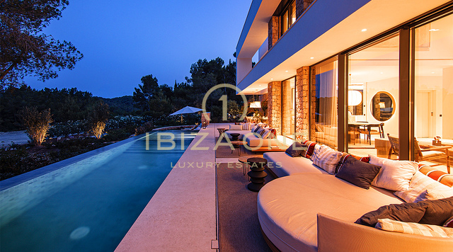Prachtige luxe villa op Ibiza, op steenworp afstand van de golfbaan te koop, Ibiza