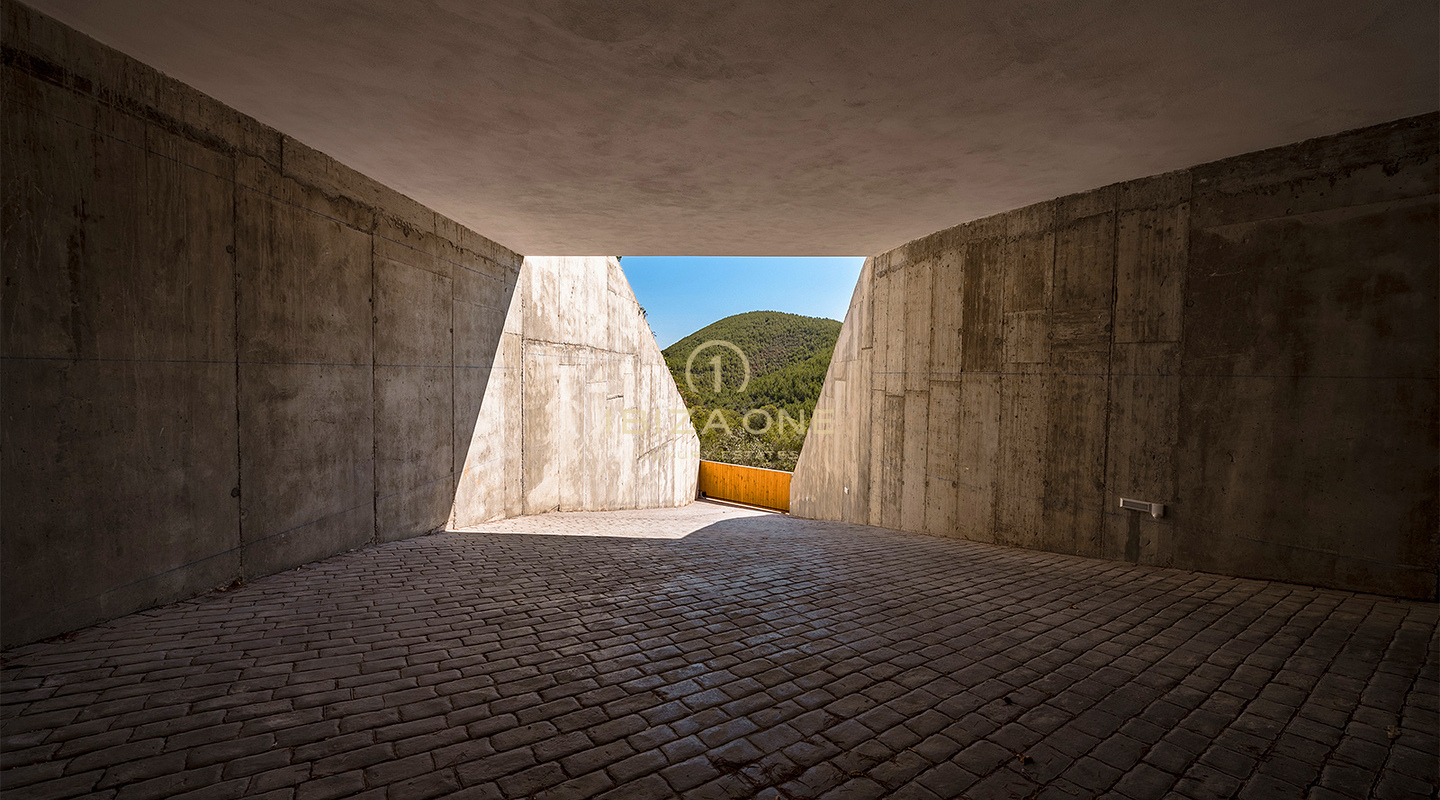 Villa de luxe nouvellement construite, inégalée avec des vues spectaculaires et une maison d'hôtes élégante à vendre, Ibiza - À quelques minutes en voiture de la plage de sable Cala Olivera avec son charmant Chiringuito