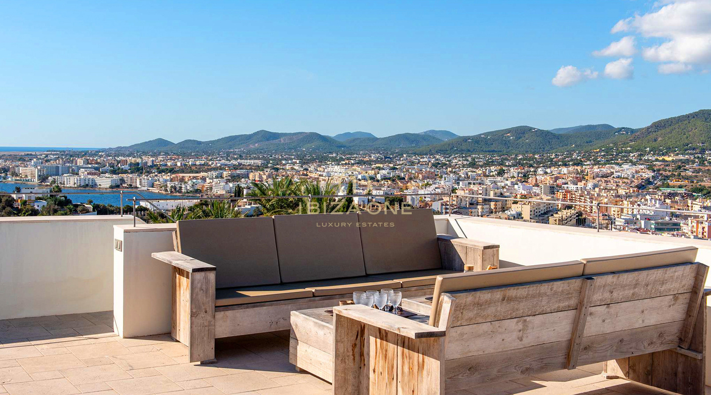 Bâtiment de luxe rajeuni du XVIe siècle conservant son charme historique et intégrant le confort moderne à vendre, Ibiza