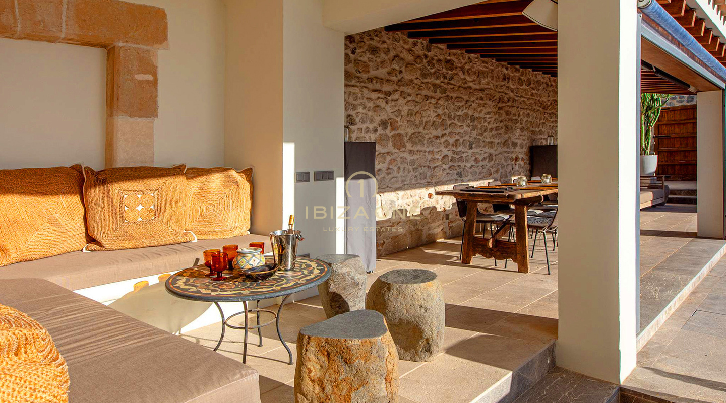 Edificio de lujo del siglo XVI rejuvenecido que mantiene su encanto histórico e incorpora comodidades modernas en venta, Ibiza