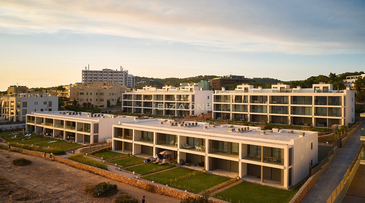 Ultraluxe appartement op de eerste rijbaan in een prestigieus complex aan zee te koop - met uitzicht op de zonsondergang, Ibiza
Gereserveerd