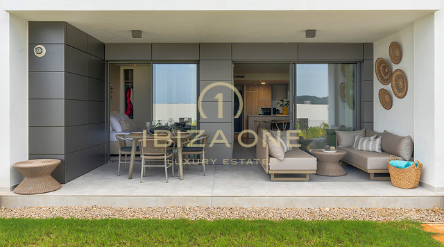 Ultra-luxuriöses Apartment in erster Meereslinie in einer prestigeträchtigen Anlage direkt am Meer zu verkaufen – mit Blick auf den Sonnenuntergang, Ibiza
sold