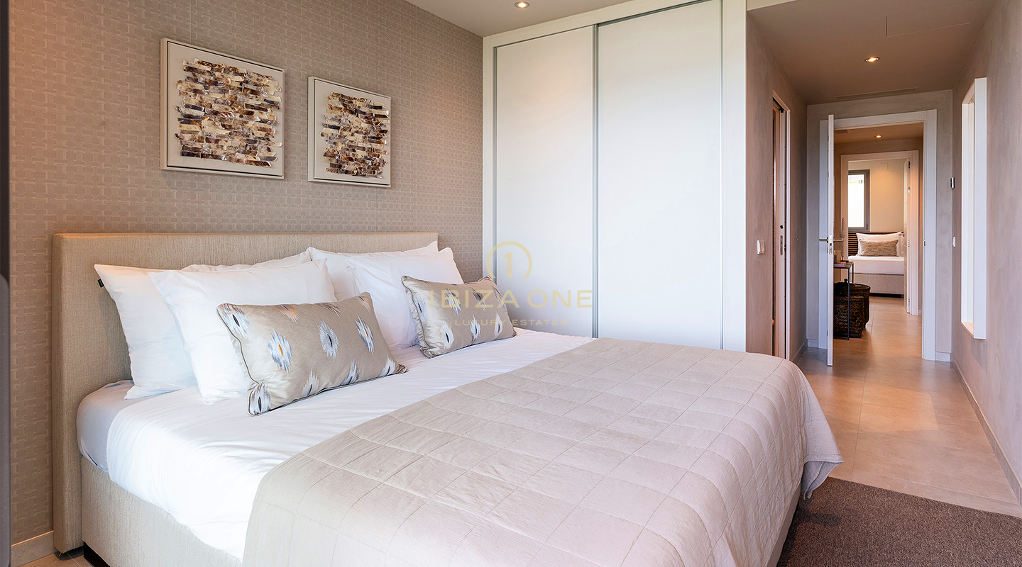 Appartement de luxe en première ligne de mer dans un complexe prestigieux en bord de mer, avec vue sur le coucher de soleil, Ibiza
Réservé