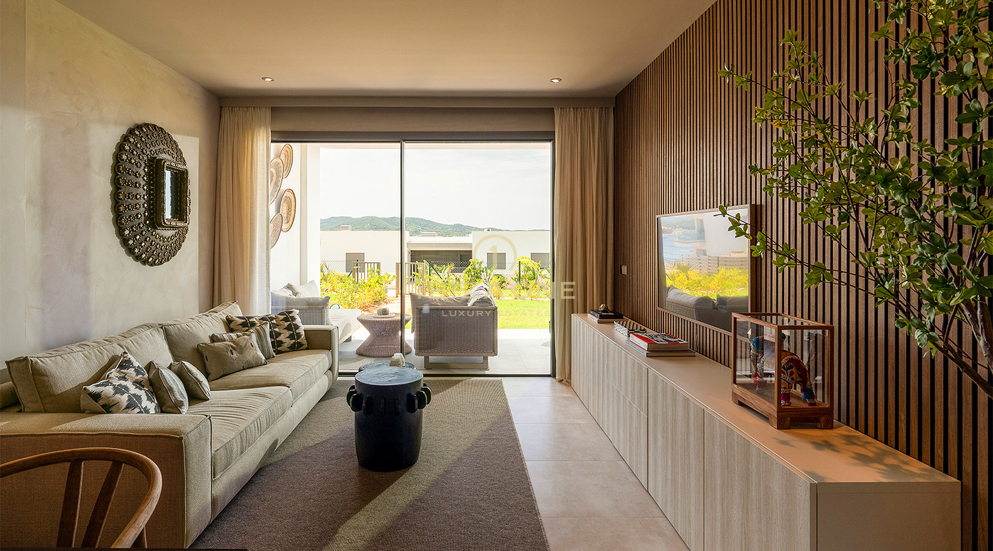 Appartamento ultra-lussuoso in prima linea sul mare in un prestigioso complesso fronte mare in vendita - con vista sul tramonto, Ibiza
Prenotato
