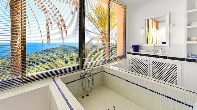 Exquisite Luxusvilla auf Ibiza mit Panoramablick auf das Meer zu verkaufen, Ibiza