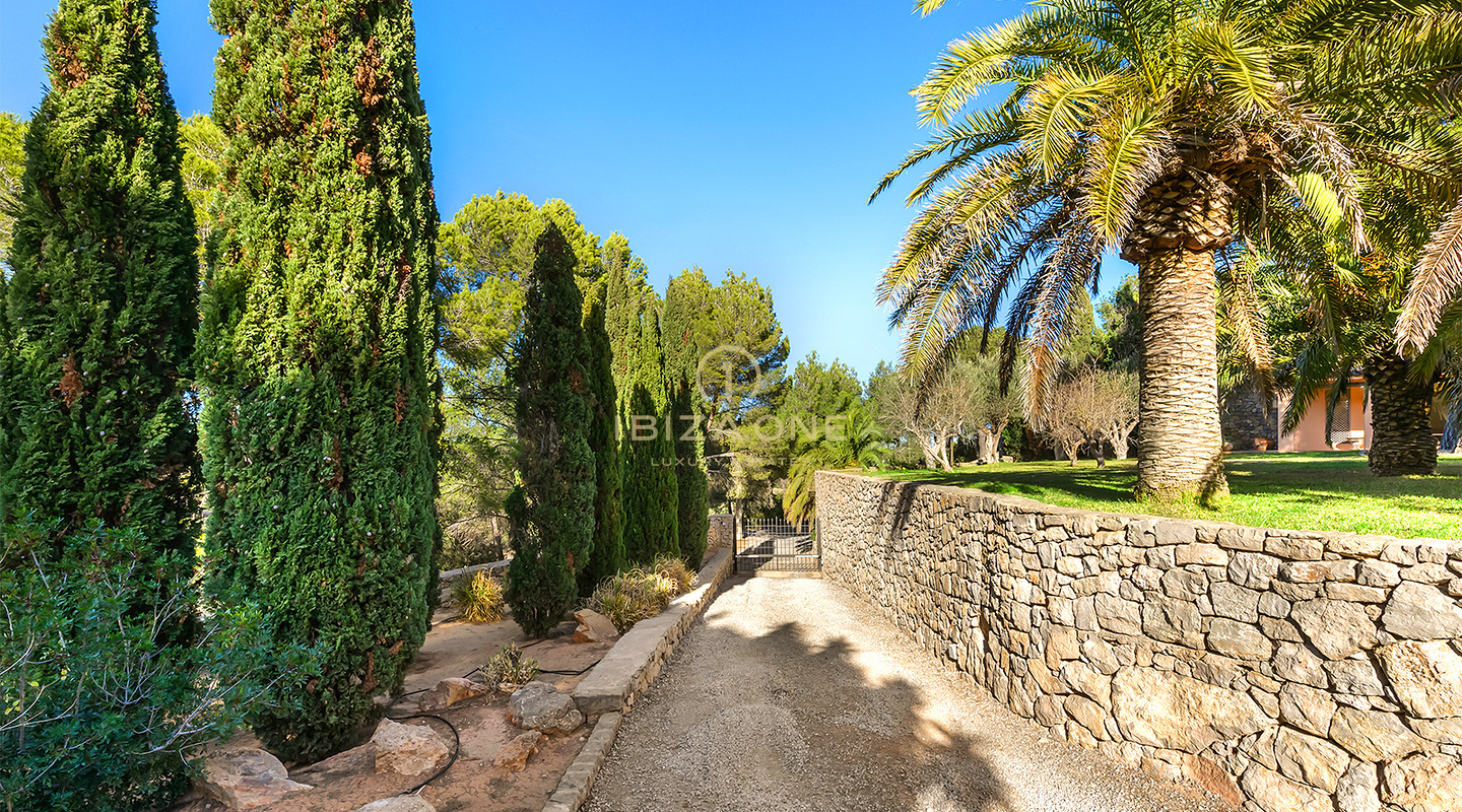 Prachtige luxe villa op Ibiza met panoramisch uitzicht op zee te koop, Ibiza