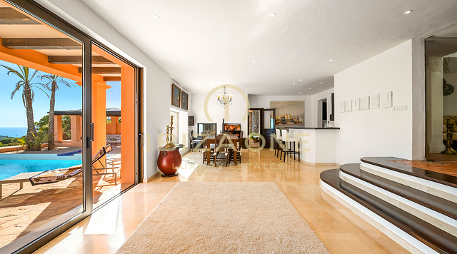 Exquisite Luxusvilla auf Ibiza mit Panoramablick auf das Meer zu verkaufen, Ibiza