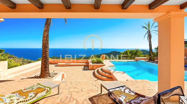 Prachtige luxe villa op Ibiza met panoramisch uitzicht op zee te koop, Ibiza