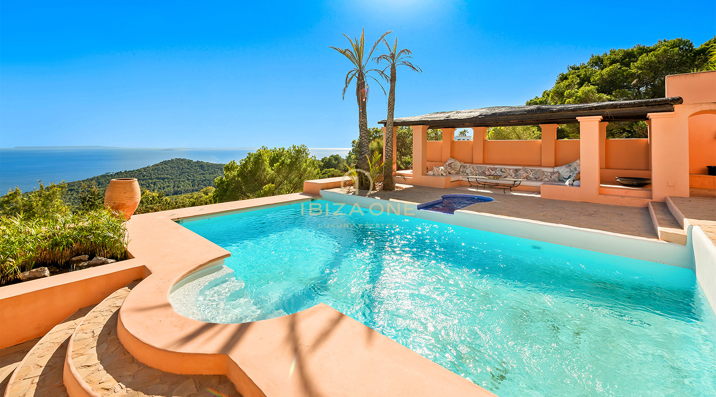 Prachtige luxe villa op Ibiza met panoramisch uitzicht op zee te koop, Ibiza