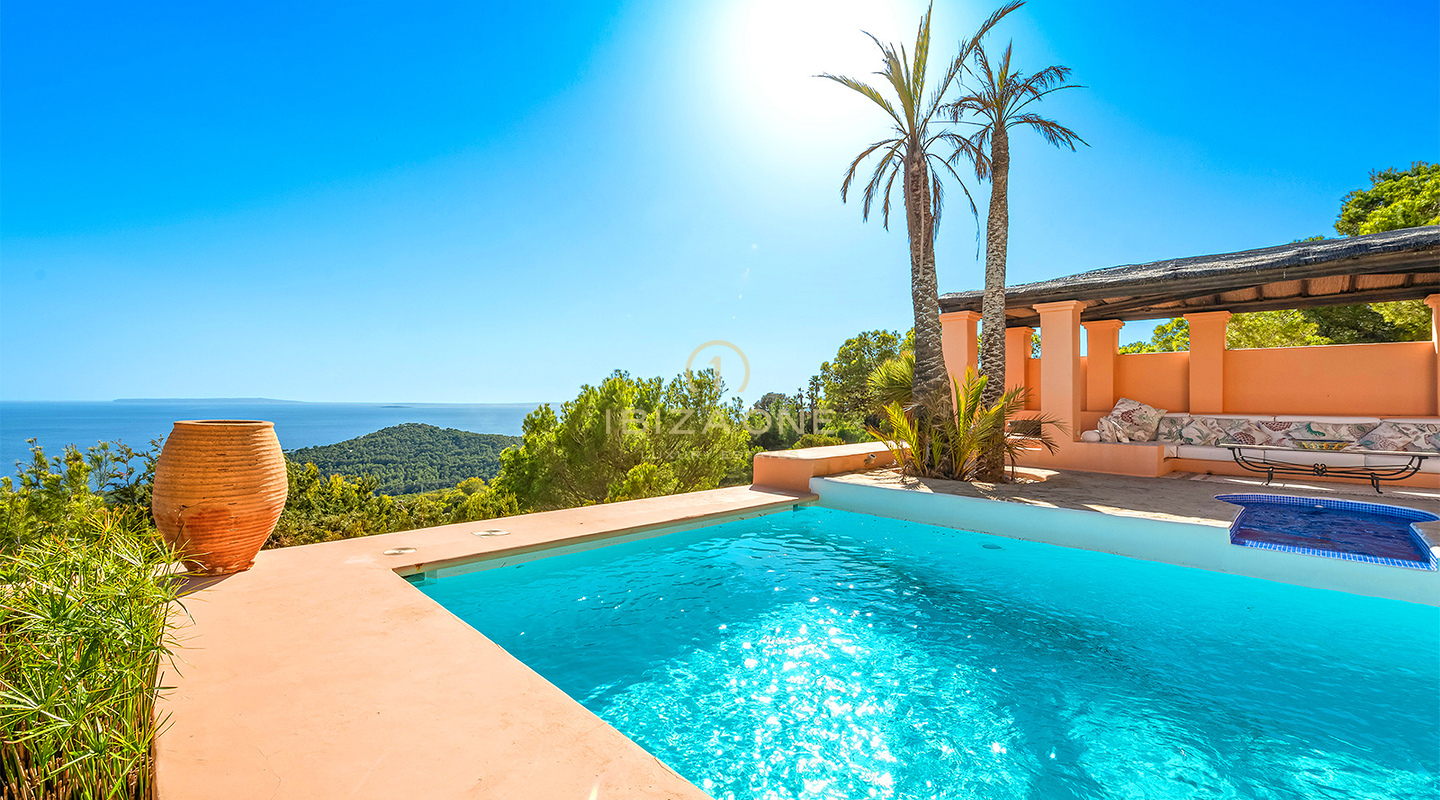 Prachtige luxe villa op Ibiza met panoramisch uitzicht op zee te koop, Ibiza