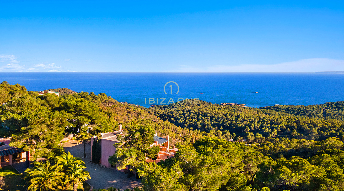 Prachtige luxe villa op Ibiza met panoramisch uitzicht op zee te koop, Ibiza