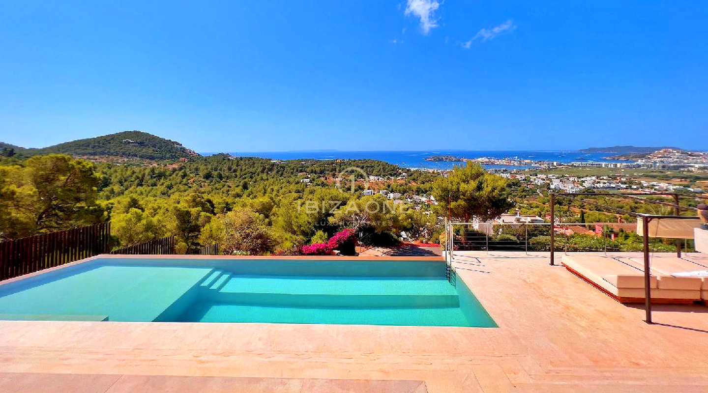 Belle et très moderne villa de luxe dans la communauté fermée exclusive de Can Rimbau avec une vue magnifique sur la mer à vendre, Ibiza