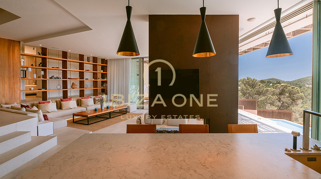 Belle et très moderne villa de luxe dans la communauté fermée exclusive de Can Rimbau avec une vue magnifique sur la mer à vendre, Ibiza