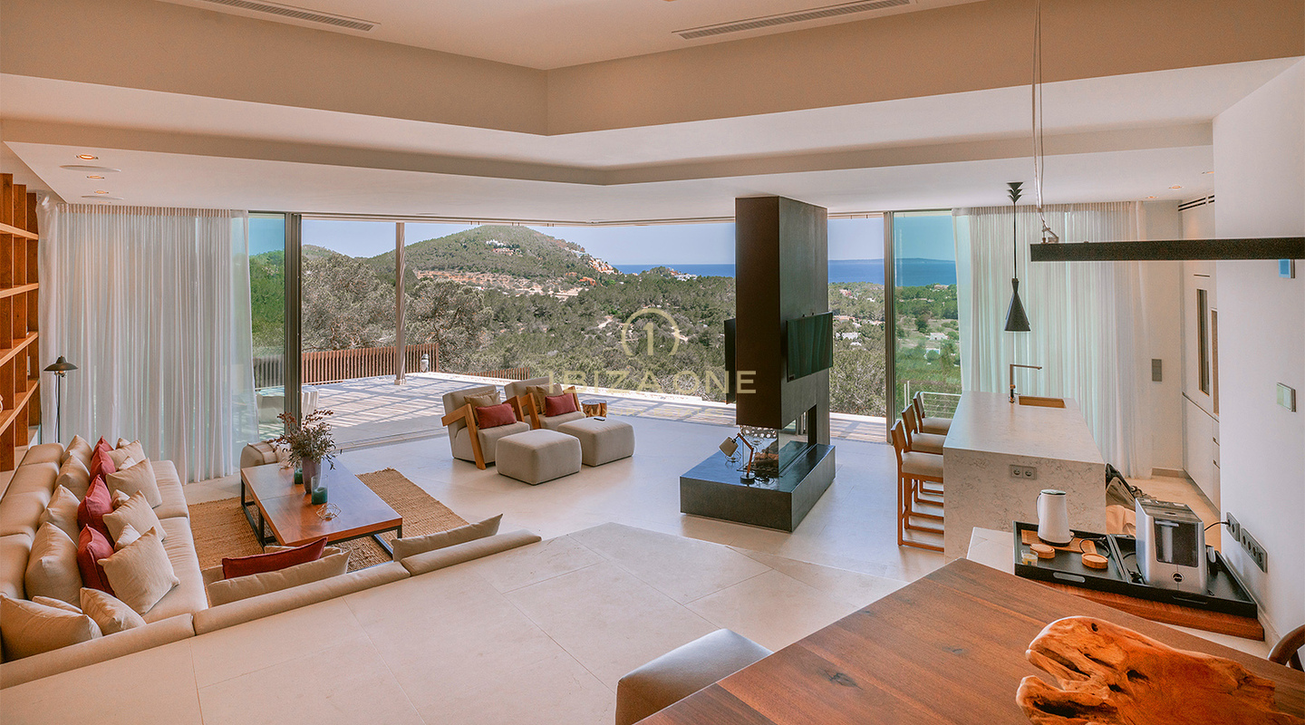 Preciosa y muy moderna villa de lujo en la exclusiva comunidad cerrada de Can Rimbau con maravillosas vistas al mar en venta, Ibiza