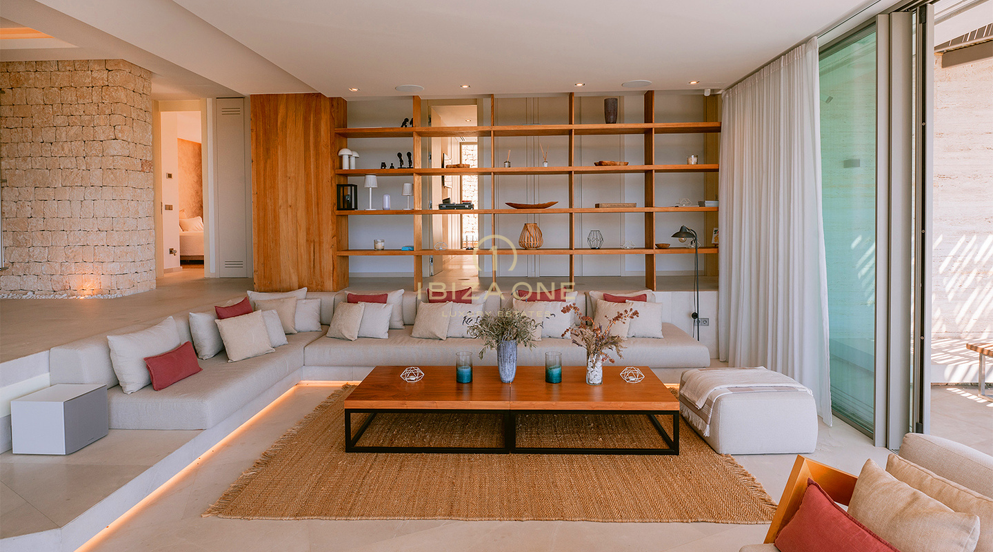 Preciosa y muy moderna villa de lujo en la exclusiva comunidad cerrada de Can Rimbau con maravillosas vistas al mar en venta, Ibiza