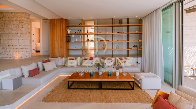 Belle et très moderne villa de luxe dans la communauté fermée exclusive de Can Rimbau avec une vue magnifique sur la mer à vendre, Ibiza