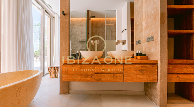 Prachtige en zeer moderne luxe villa in de exclusieve gated community van Can Rimbau met prachtig uitzicht op zee te koop, Ibiza