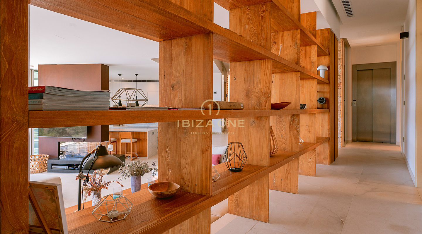 Bellissima e modernissima villa di lusso nell'esclusiva comunità recintata di Can Rimbau con splendida vista sul mare in vendita, Ibiza