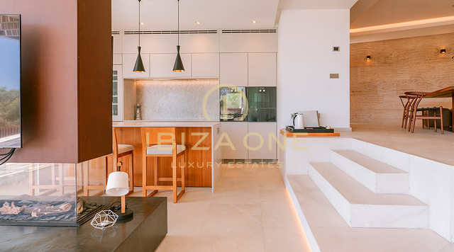 Belle et très moderne villa de luxe dans la communauté fermée exclusive de Can Rimbau avec une vue magnifique sur la mer à vendre, Ibiza