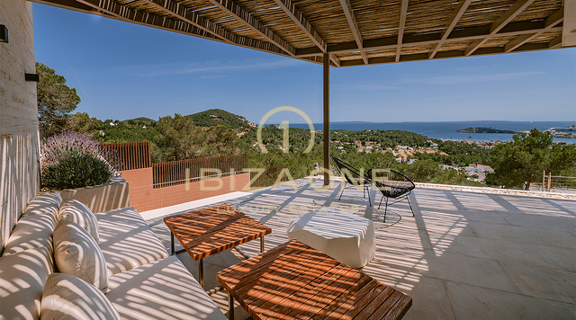 Bellissima e modernissima villa di lusso nell'esclusiva comunità recintata di Can Rimbau con splendida vista sul mare in vendita, Ibiza