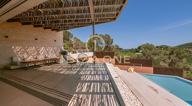 Belle et très moderne villa de luxe dans la communauté fermée exclusive de Can Rimbau avec une vue magnifique sur la mer à vendre, Ibiza