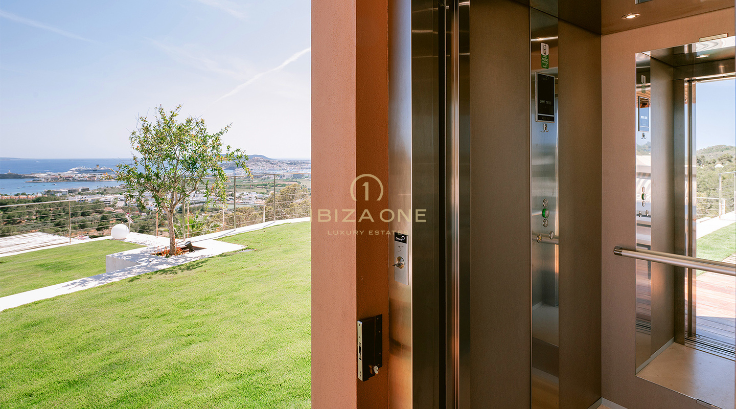 Schöne und sehr moderne Luxusvilla in der exklusiven Wohnanlage Can Rimbau mit herrlichem Meerblick zu verkaufen, Ibiza